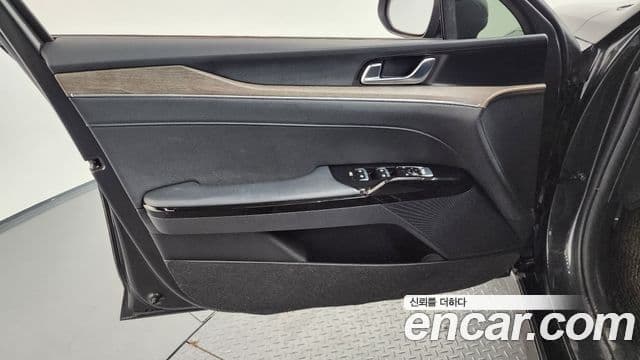 Kia K5 2020 — Photo 8/35