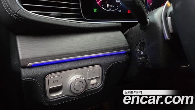 Mercedes-Benz GLE-Class 2024 — Photo 29/30