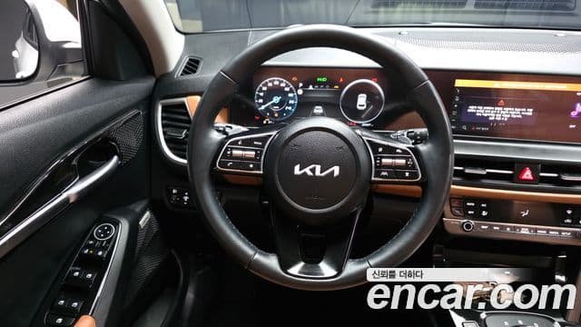 Kia Seltos 2024 — ფოტო 13/20