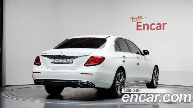 Mercedes-Benz E-Class 2018 — фото 2 из 20