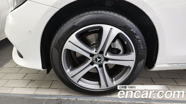 Mercedes-Benz E-Class 2018 — ფოტო 5/20