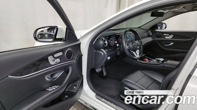 Mercedes-Benz E-Class 2018 — ფოტო 10/20