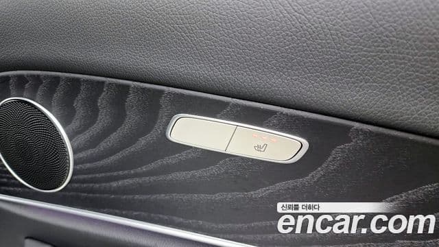 Mercedes-Benz E-Class 2018 — ფოტო 19/20