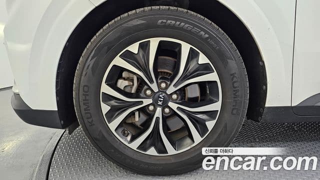 Kia Carnival 2021 — фото 5 из 20