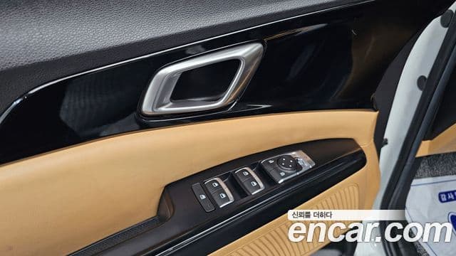 Kia Carnival 2021 — фото 12 из 20