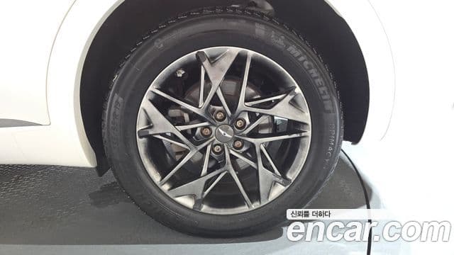 Genesis GV70 2021 — Photo 14/33