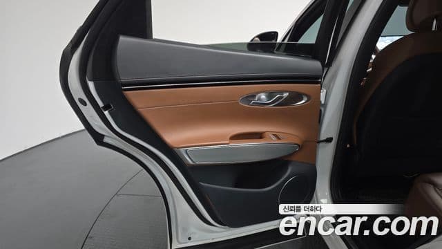 Genesis GV70 2021 — Photo 8/33