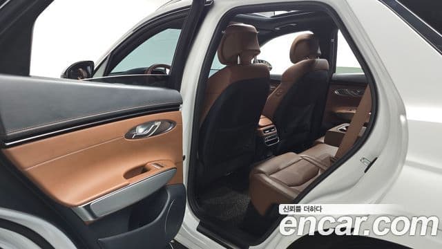 Genesis GV70 2021 — Photo 16/33
