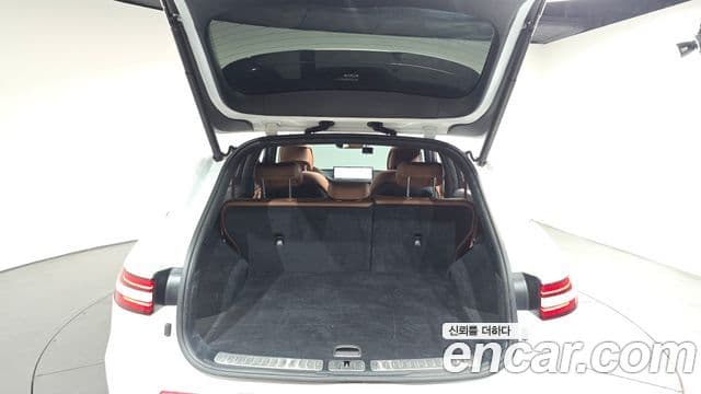 Genesis GV70 2021 — Photo 32/33