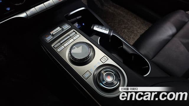 Genesis GV70 2021 — Photo 25/35