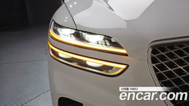 Genesis GV70 2021 — Photo 19/35