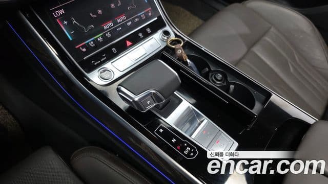 Audi A8 2022 — ფოტო 9/20