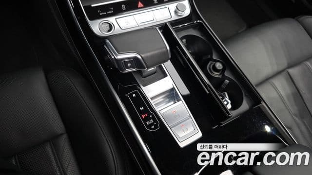 Audi A8 2021 — ფოტო 7/20