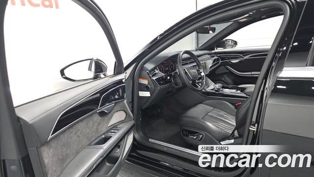 Audi A8 2021 — ფოტო 8/20