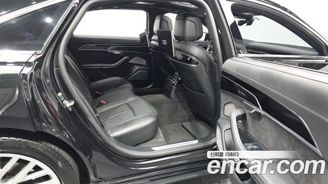 Audi A8 2021 — ფოტო 11/20