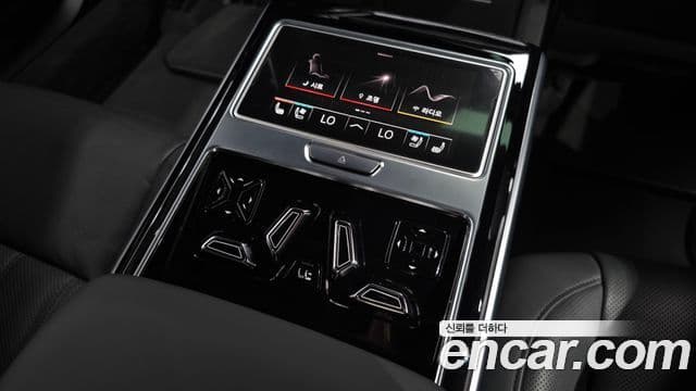 Audi A8 2021 — ფოტო 18/20