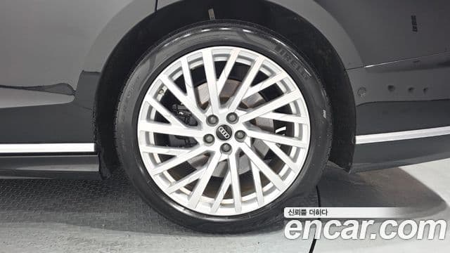 Audi A8 2021 — Photo 15/47
