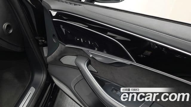 Audi A8 2021 — Photo 17/47