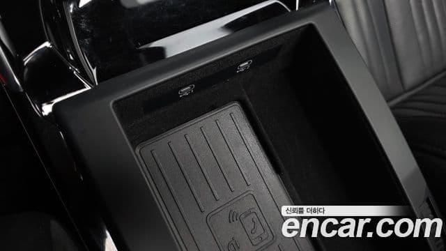 Audi A8 2021 — Photo 28/47