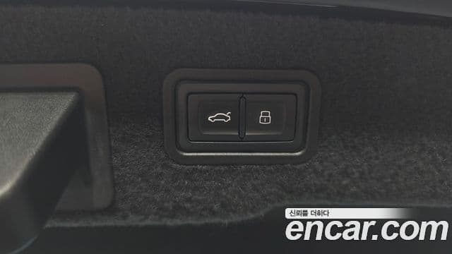 Audi A8 2021 — Photo 13/47