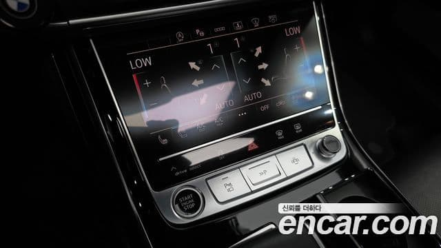 Audi A8 2021 — Photo 21/47