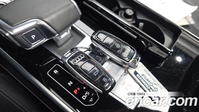 Audi A8 2021 — Photo 36/47