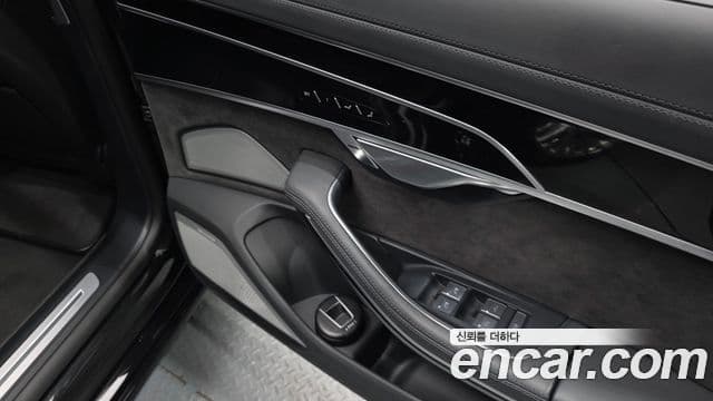 Audi A8 2021 — Photo 12/47