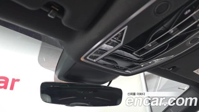 Audi A8 2021 — Photo 3/47