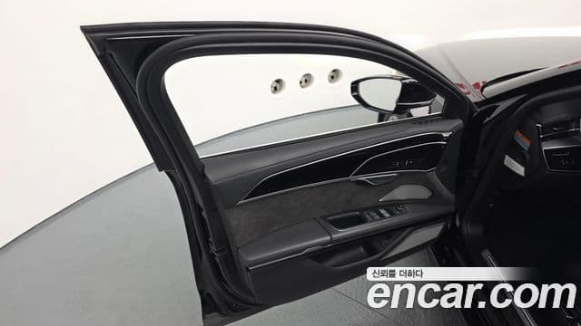 Audi A8 2021 — Photo 43/47