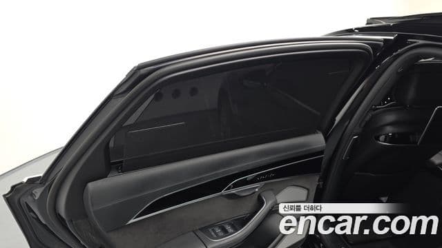 Audi A8 2021 — Photo 20/47