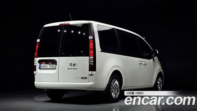Hyundai Staria 2023 — ფოტო 2/20
