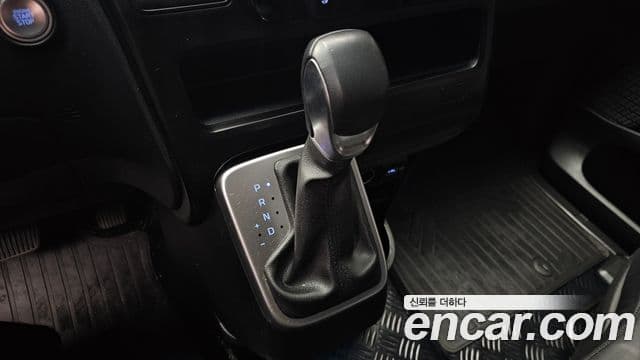 Hyundai Staria 2023 — ფოტო 9/20