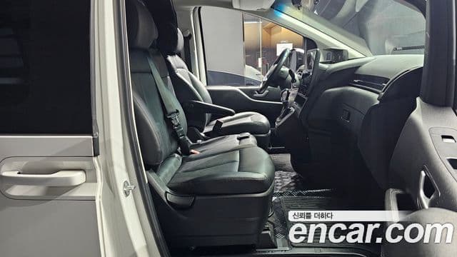 Hyundai Staria 2023 — ფოტო 11/20