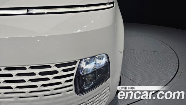 Hyundai Staria 2023 — ფოტო 10/30