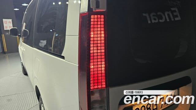 Hyundai Staria 2023 — ფოტო 7/30