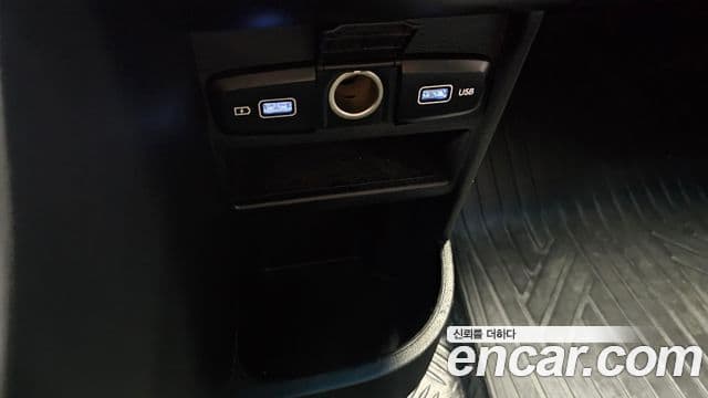 Hyundai Staria 2023 — ფოტო 19/30