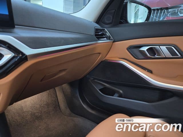 BMW 3 Series 2023 — фото 12 из 20