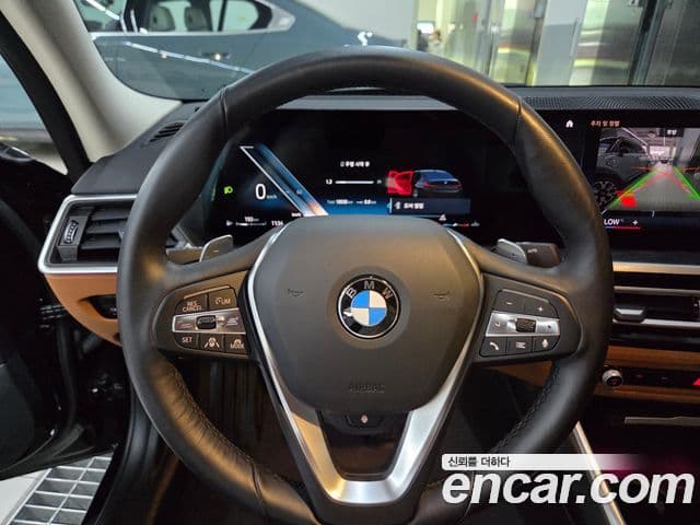 BMW 3 Series 2023 — фото 13 из 20