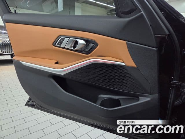 BMW 3 Series 2023 — фото 17 из 20