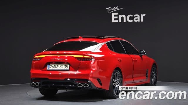 Kia Stinger 2021 — ფოტო 2/20