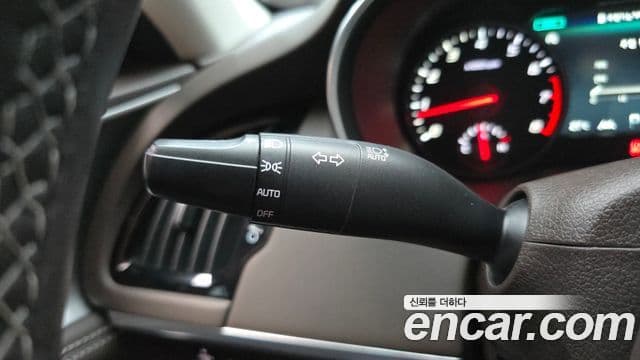Kia Stinger 2021 — ფოტო 17/20