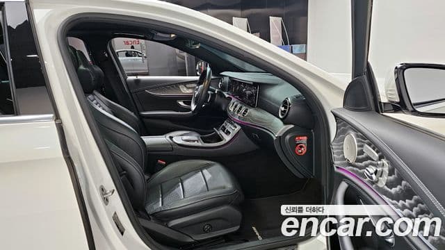 Mercedes-Benz E-Class 2022 — Photo 11/32