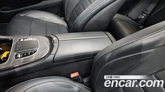Mercedes-Benz E-Class 2022 — Photo 26/32