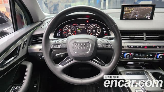 Audi Q7 2019 — Şəkil 13/20