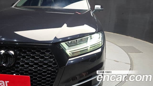 Audi Q7 2019 — Photo 25/30