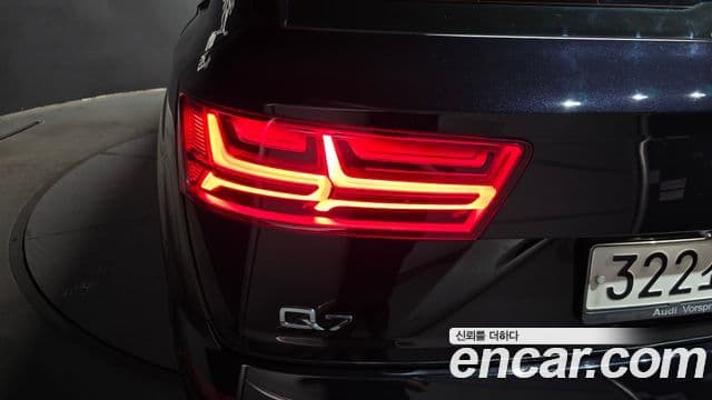 Audi Q7 2019 — Photo 21/30