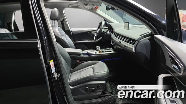Audi Q7 2019 — Photo 14/30