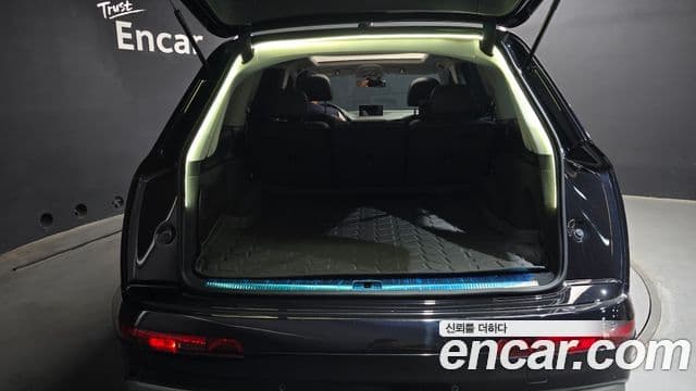 Audi Q7 2019 — Photo 13/30