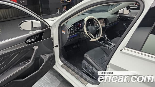 Volkswagen Jetta 2024 — Photo 24/31