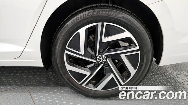 Volkswagen Jetta 2024 — Photo 11/31